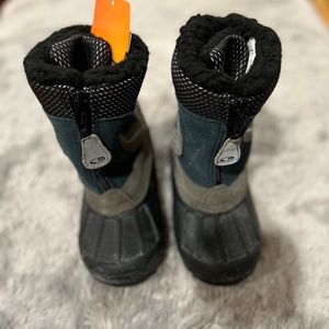 Champion C9 Kids Snow Boots - NWT Size 9